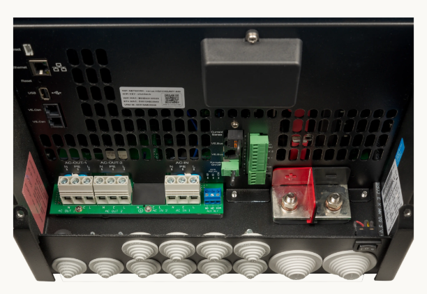 FotoSmall: Victron_EasySolar_II_48500070_50_M_PT_250100_GX(2)